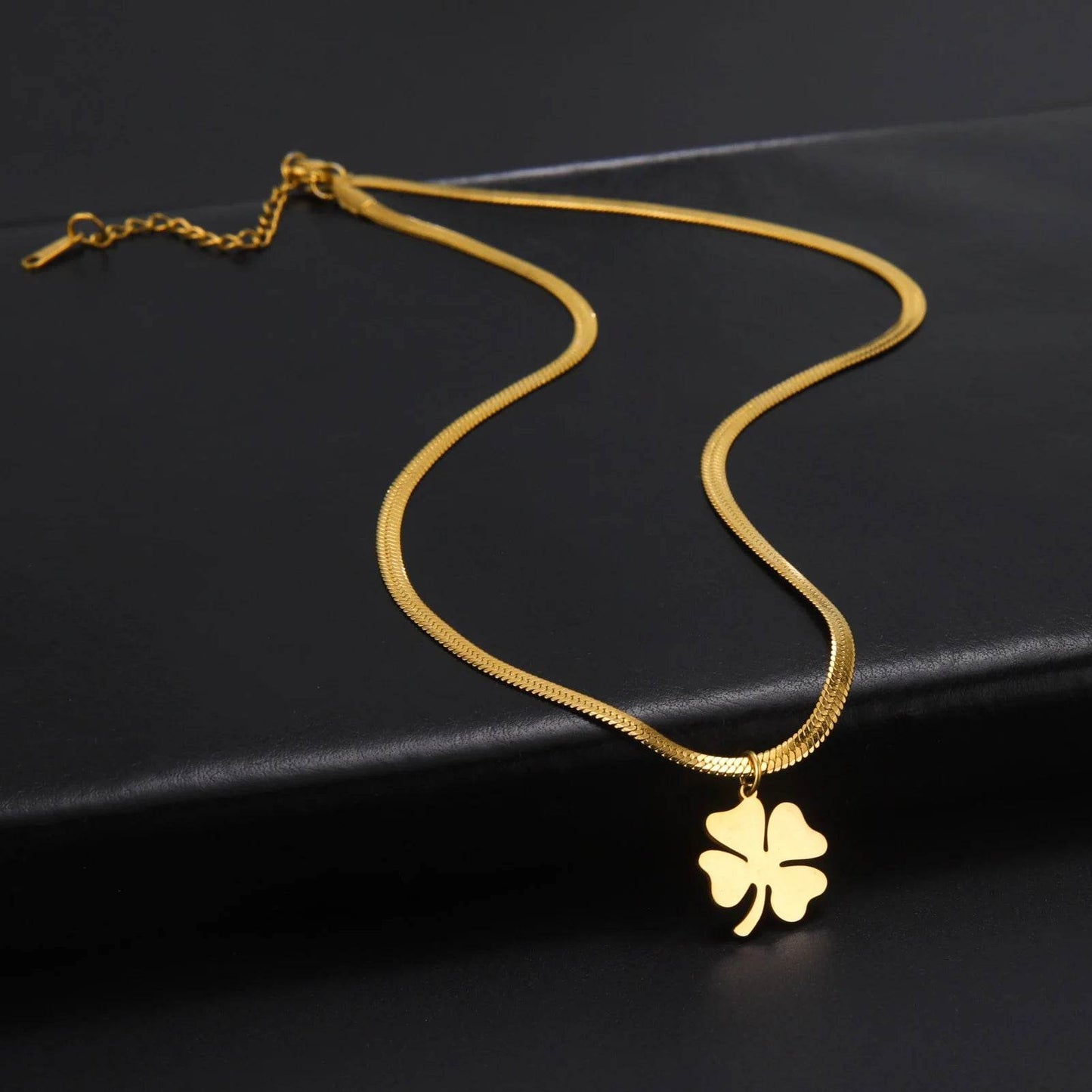 Clover Pendant Chain Necklace - Montero Milan