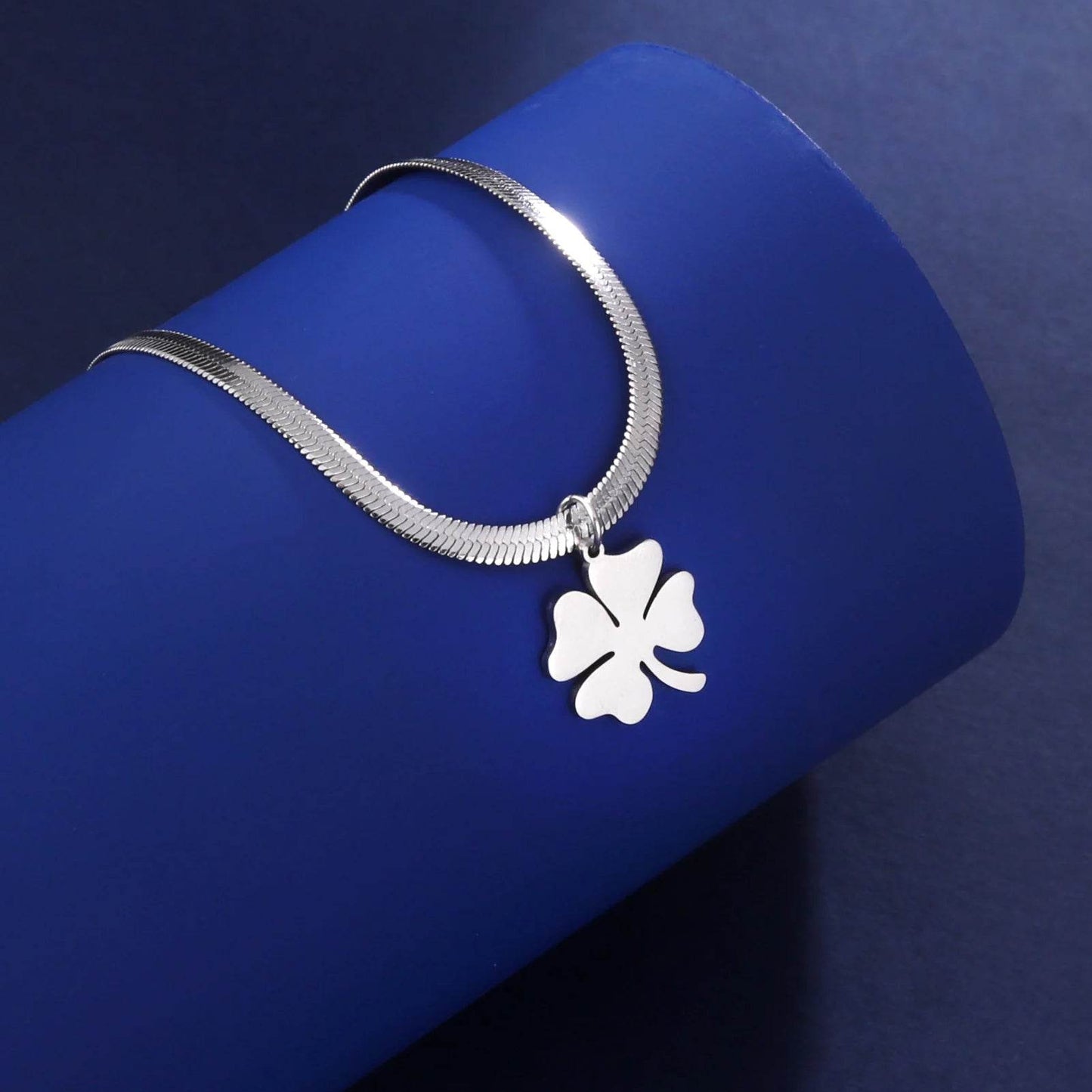 Clover Pendant Chain Necklace - Montero Milan