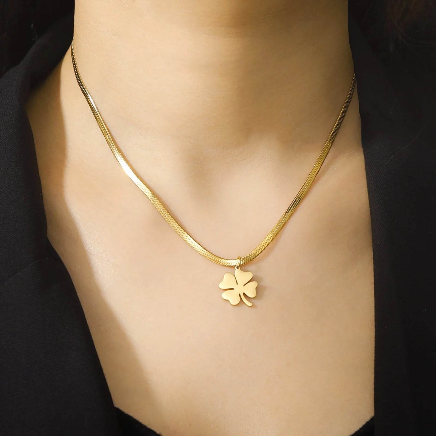 Clover Pendant Chain Necklace - Montero Milan