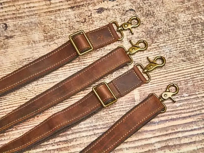 Leather shoulder strap set with brass clips and stitching details